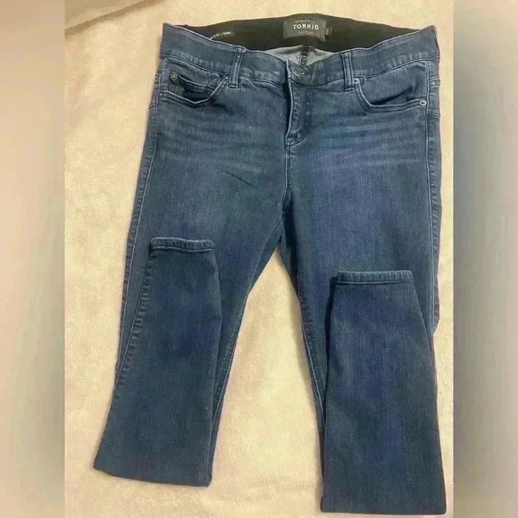 Torrid Premium Bombshell Skinny Jeans. Stretchy Gap proof elastic waistband 12R - Picture 1 of 7